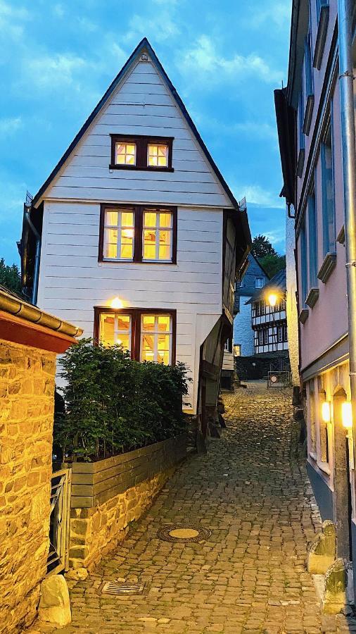 Villa Monschau-Auszeit: Historisch Wohnen Direkt Am Bach Esterno foto